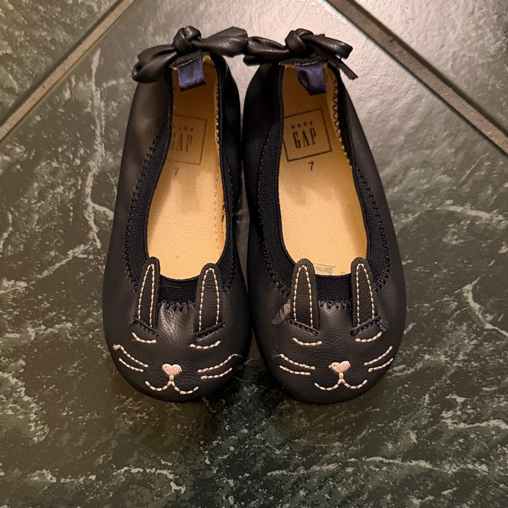 GAP Black Cat Face Ballet Flats with Bow - Girls
